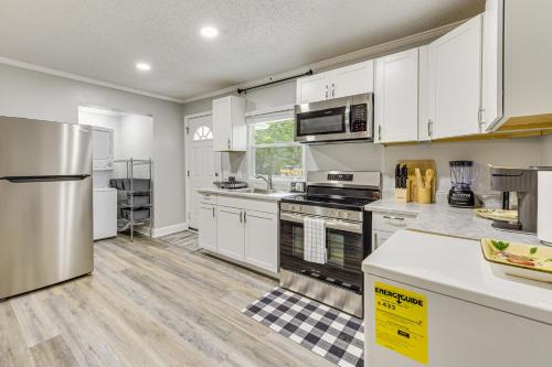 Private Deck and Yard Home 3 Mi to Dtwn Sanford! in Sanford