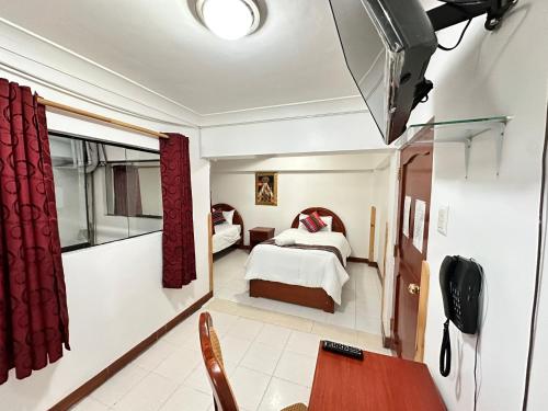 1 double bed, 2 twin beds