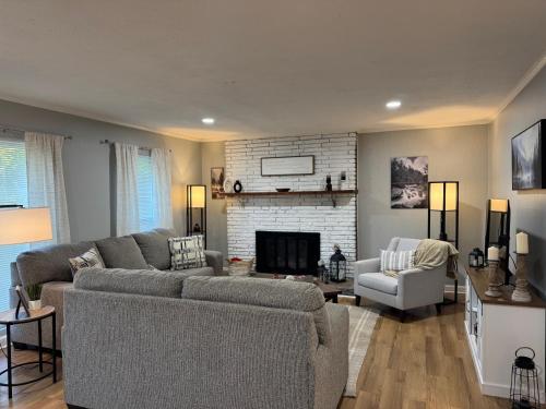 3BR Home Near Downtown Knoxville Long-Term OK