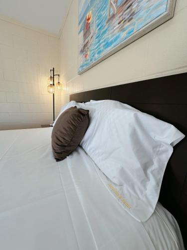 Royal Inn and Suites thumb 3
