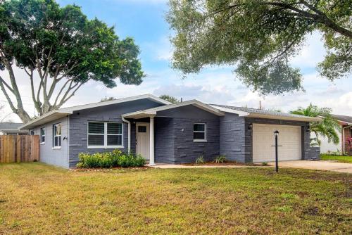 Heated Pool, 10min from Beach, Lux 3Br 2Ba, Coco Cabana in Seminole (FL)