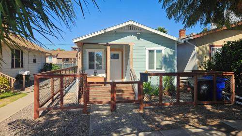 Charming Spacious Parking Steps From Downtown Family Friendly Conventions,Petco Park,Rady Shell, Gaslamp, Beaches, Zoo,Balboa Park