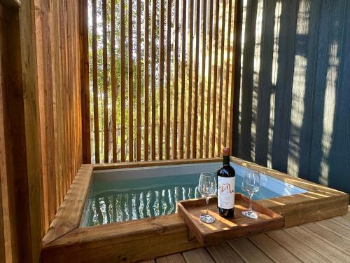 Úszómedence, Cabaña en el bosque con tinaja privada (Cabana en el bosque con tinaja privada) in Cahuil