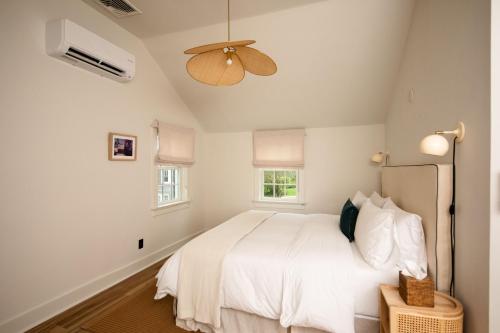 1 king bed, 1 sofa bed