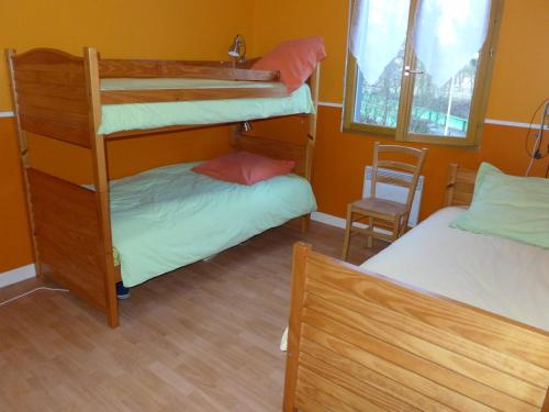 Maison en bois au bord du canal avec terrasse et jeux - FR-1-611A-3 in Saint-Dizier