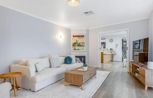 Bendigo Signature Accommodation on Garden Court, North Bendigo Junction