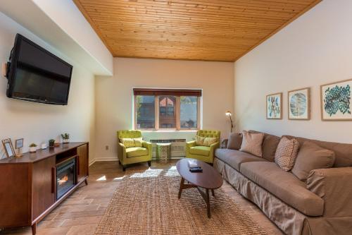 Gateway 5053 by Summit County Mountain Retreats