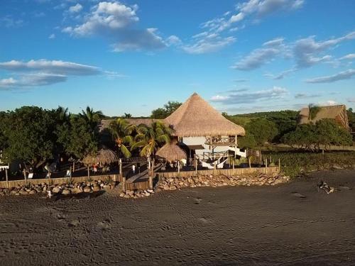 Las sevillanas beach hotel y restaurante in Manzano No 1