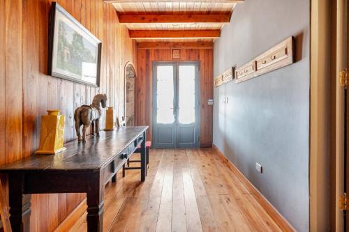 Iekārtas, Casa La Guardia in San Esteban