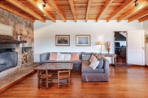 Iekārtas, Casa La Guardia in San Esteban