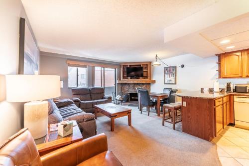 Beaver Run Bldg1 Unit 3100 by Summit County Mountain Retreats