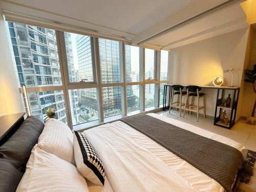 BGC 1BR with Fast wifi and Pool use, Manila