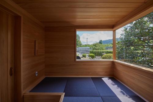 IZA cominca 萬 in 龜岡