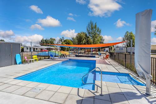 مسبح, نورث ساوث هوليداي بارك (North South Holiday Park) in هيروود