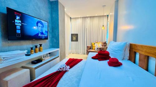 1 queen bed, 1 sofa bed