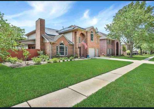 Perfect Spacious Paradise Midterm Home in Cypress in Cypress