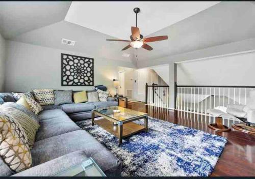 Perfect Spacious Paradise Midterm Home in Cypress in Cypress