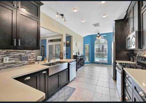 Perfect Spacious Paradise Midterm Home in Cypress in Cypress