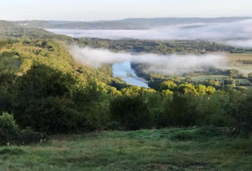 PAULAGITE de 2 a 4 pers, vue sur la Dordogne, proche de Padirac et Rocamadour in Gintrac