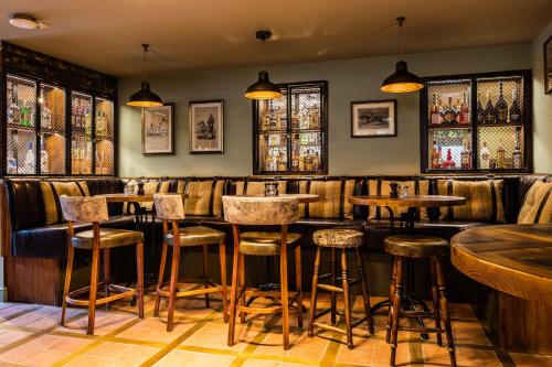 Greyhound Hotel - image 4