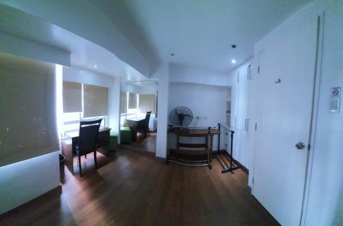 2 BR loft-type condo Fort Victoria, Manila (fotografie 5)