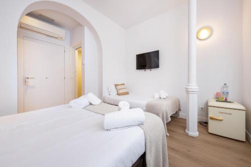 Hostal Barcelona Centro - Tap to explore photos