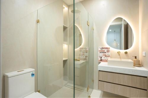 Fürdőszoba, The Oak & Sand House 3BHK Cosy stay in Modbury