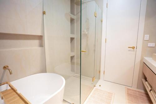 Zuhanyzó, The Oak & Sand House 3BHK Cosy stay in Modbury