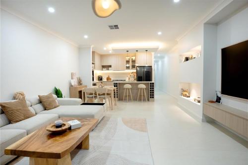 The Oak & Sand House 3BHK Cosy stay in Modbury