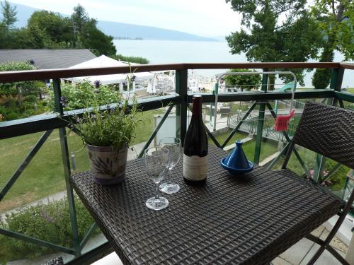 la baie des voiles ,vue lac d'Annecy ,plage privée