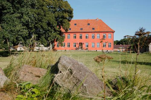 Viesnīcas āriene, Charming Apartment In A Historic Country Estate in Walkendorf