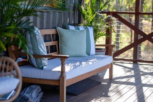 Gumtop - Luxury Farmhouse Cabin in Boonah