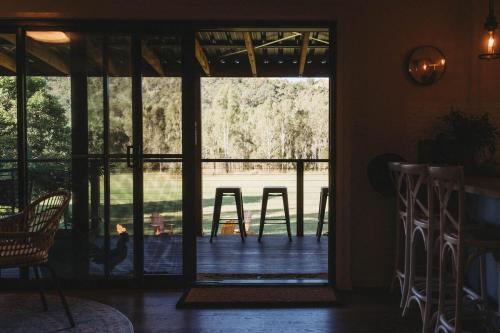 Gumtop - Luxury Farmhouse Cabin in Boonah