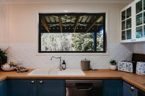 Gumtop - Luxury Farmhouse Cabin in Boonah