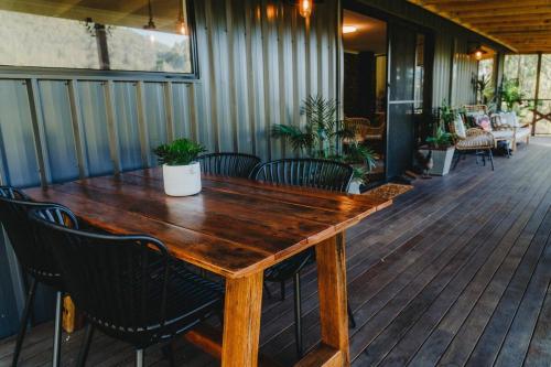 Gumtop - Luxury Farmhouse Cabin in Boonah
