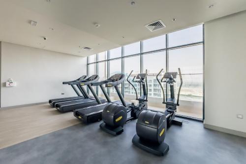 Close to Meydan Racecourse and Ras Al Khor Wildlife Sanctuary, And a Quick Drive to Downtown Dubai and the Iconic Burj Khalifa - Azizi Riviera 44, Meydan by Deluxe Holiday Homes, Dubai (foto 2)