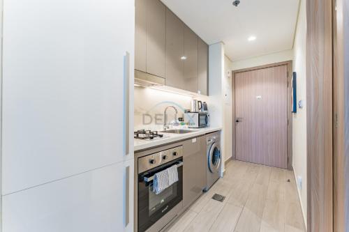 Close to Meydan Racecourse and Ras Al Khor Wildlife Sanctuary, And a Quick Drive to Downtown Dubai and the Iconic Burj Khalifa - Azizi Riviera 44, Meydan by Deluxe Holiday Homes, Dubai (foto 8)