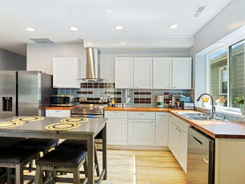 7Mi Louisville Pet-Friendly Home in นิวอัลบานี (IN)