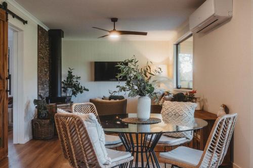 Sugarloaf - Luxury Farmhouse Cabin in Boonah