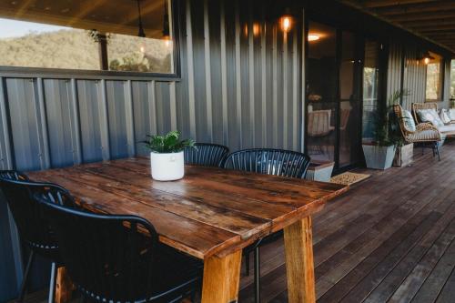 Sugarloaf - Luxury Farmhouse Cabin in Boonah