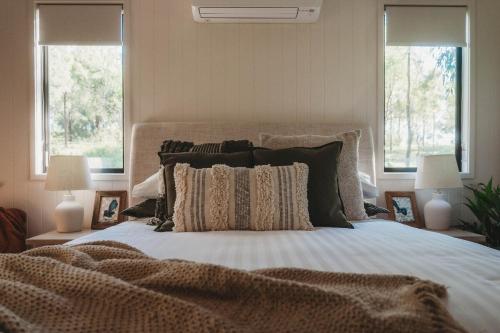 Sugarloaf - Luxury Farmhouse Cabin in Boonah