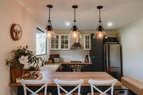 Sugarloaf - Luxury Farmhouse Cabin in Boonah