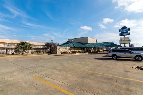 Rodeway Inn Arlington - image 14