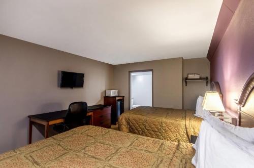 Rodeway Inn Arlington - image 12