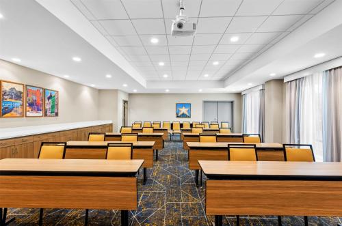 Hampton Inn by Hilton Daleville - 회의실/연회장