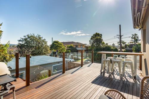 Idyllic 4-Bed Home With Alfresco Area Near Beach Sydney 