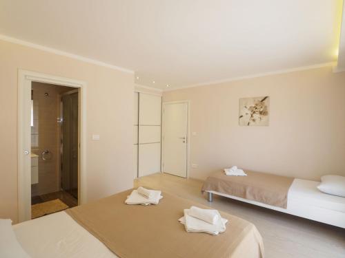Apartment with Garden View image 4