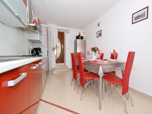  Apartment Nikolina in Trogir