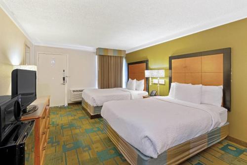 Travelodge by Wyndham Phoenix North thumb 4
