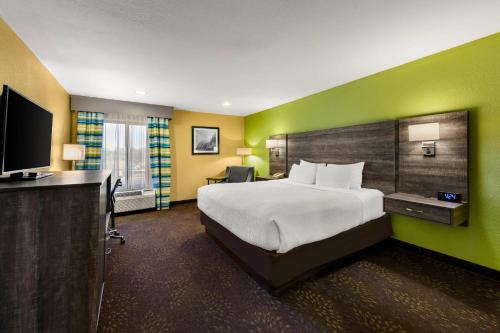 Best Western Warrensburg Inn - image 19